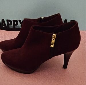 Size 8 Burgandy Liz Claiborne Bootie